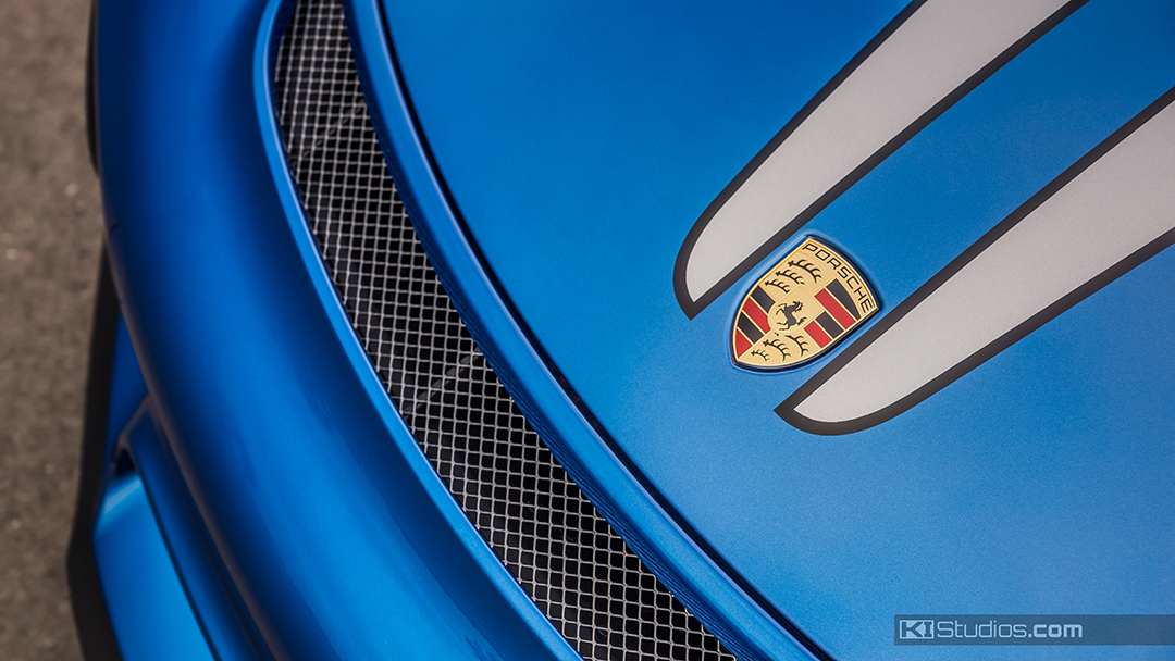 Porsche GT4 Stripes - hood crest